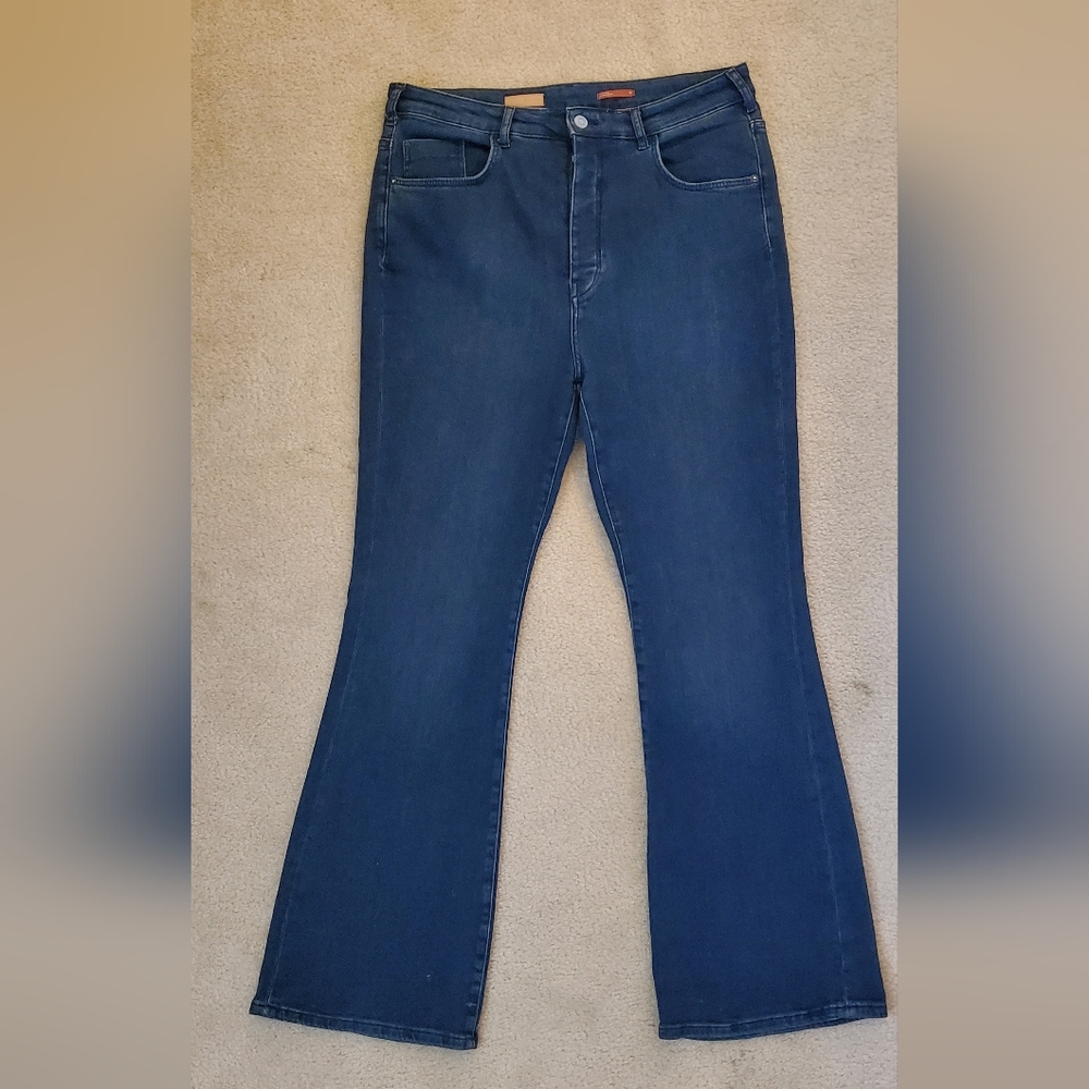 ANTHROPOLOGIE Pilcro size 32 flare leg jeans